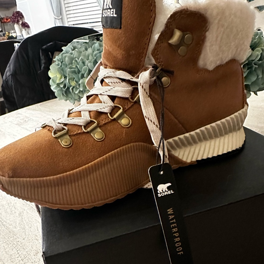 Sorel boots new size 7